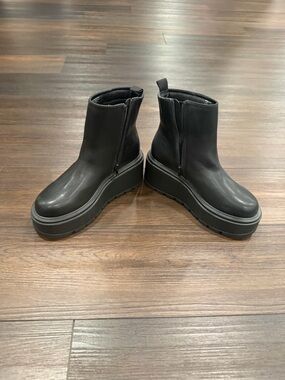 Black Platform Zip Ankle Boots Brass Plum- 6.5